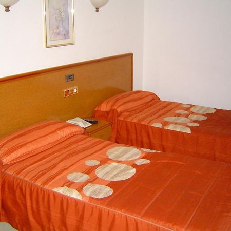 Hotel Lazaro กาลาโมชา ห้อง รูปภาพ